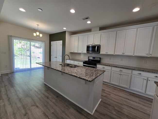 Building Photo - 421 Sailor Wy