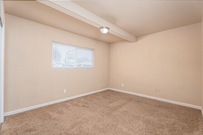 Building Photo - 290 Lindley Dr