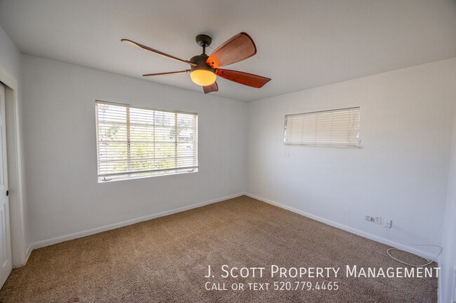 Building Photo - 723 W Cactus Wren Dr