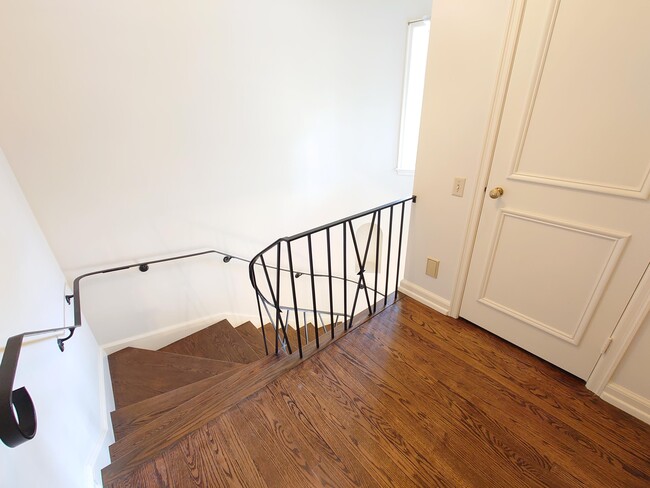 Building Photo - 3222 E Hampshire St