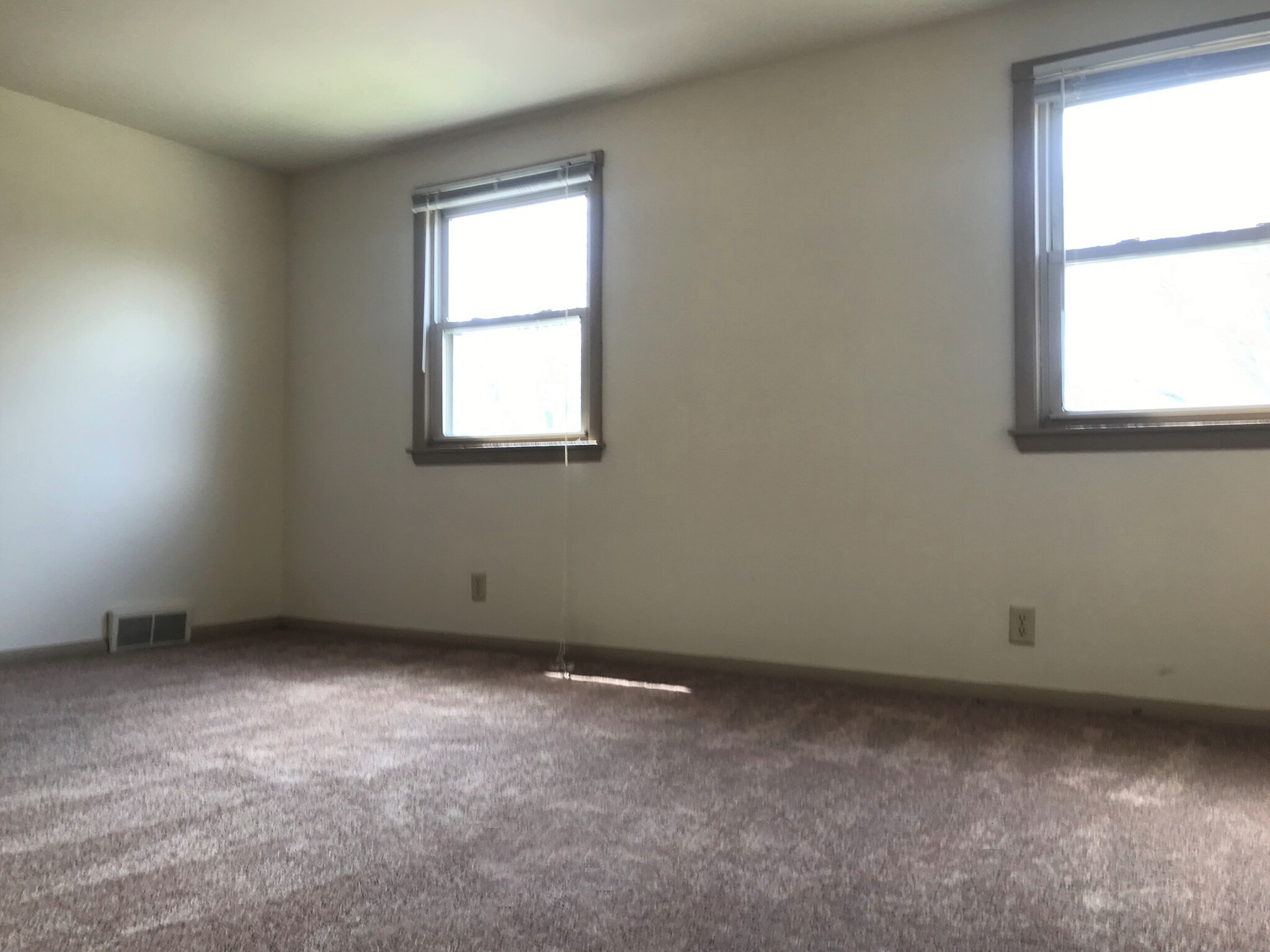 Building Photo - 1305 Temkin Ave