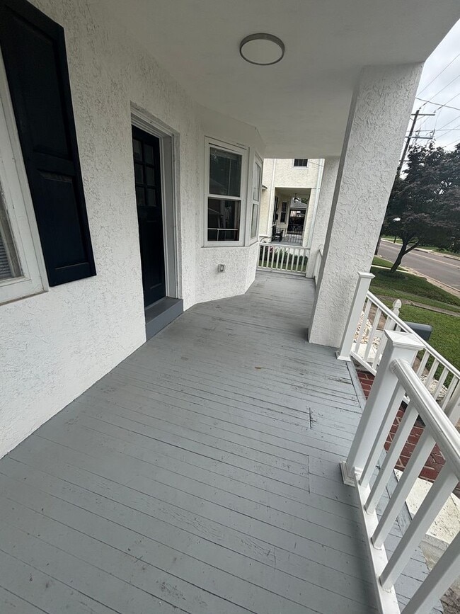 Building Photo - Single Family Home Available for Rent in t...