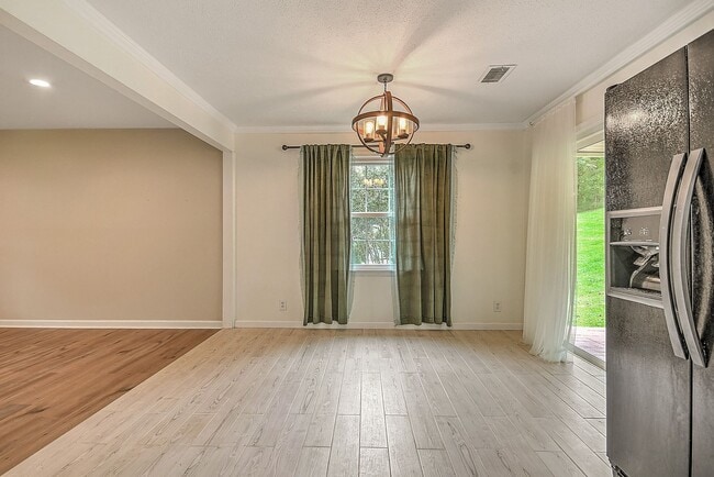 Building Photo - Beautiful split foyer home in Colonial Hei...
