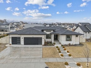 Building Photo - Stunning Single Family Home In Beautiful N...