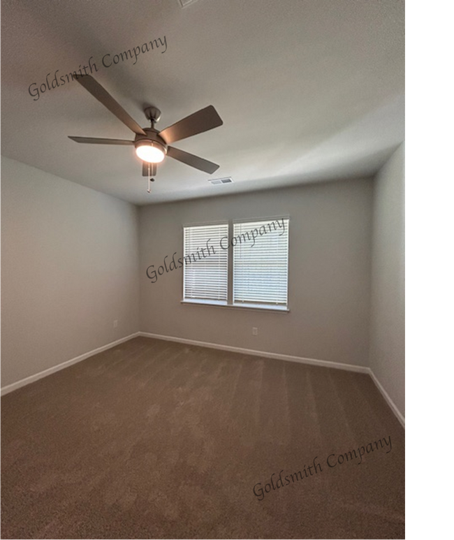 Building Photo - 111 Gervais Cir