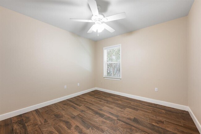 Building Photo - 202 River Rock Dr