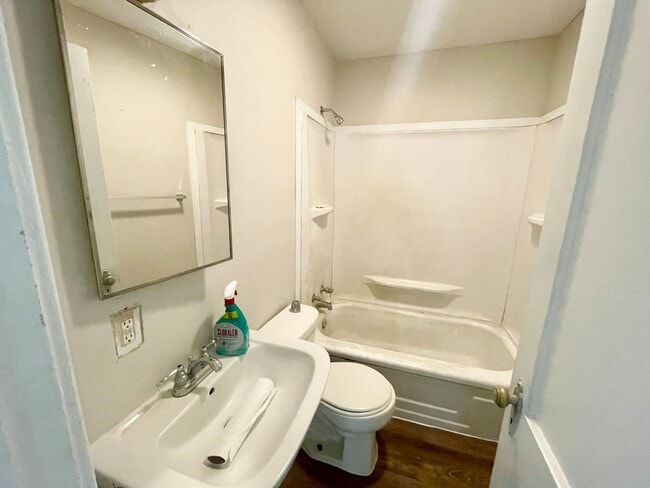 Building Photo - 2/1 Available for Rent in Canton!