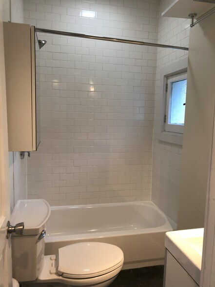 Building Photo - 1406 Sycamore Street