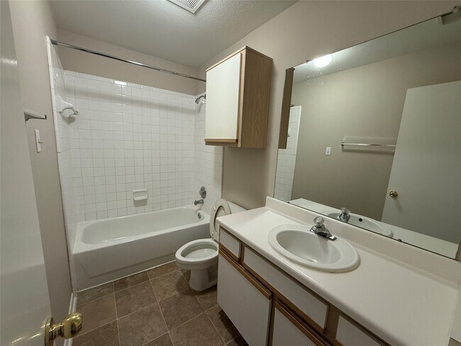 Building Photo - 10007 Emerald Creek Dr