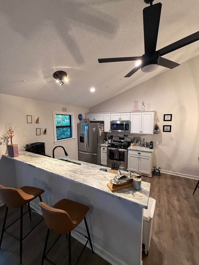 Building Photo - Single Family 3/2