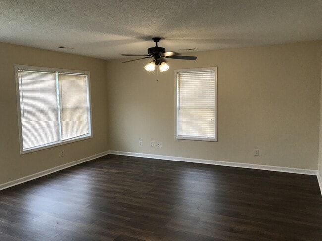 Building Photo - Pet Friendly 3 Bedroom, 2 Bath Home with Garage and Fenced In Back Yard!
