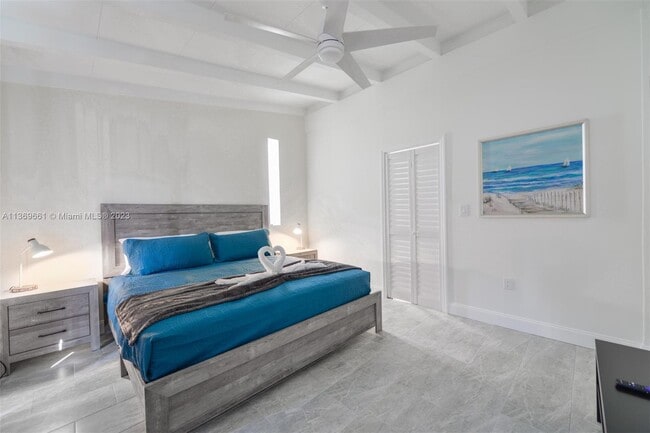 Building Photo - 2465 Bimini Ln