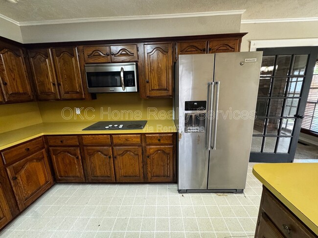 Building Photo - 6300 Brookside Dr