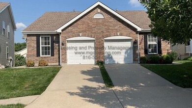 Building Photo - Charming Townhome in Prime Northland Locat...