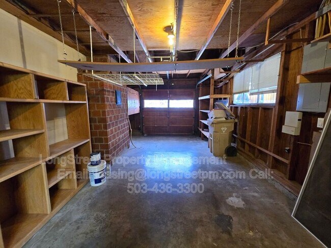 Building Photo - 968 NW Cleveland Ave