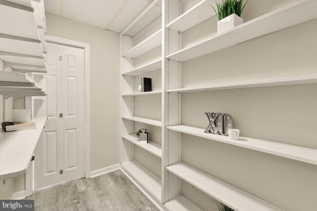 Building Photo - 11000 Rosemont Dr