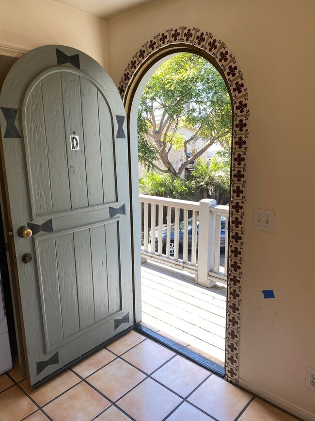 Building Photo - 6636 Del Playa Dr