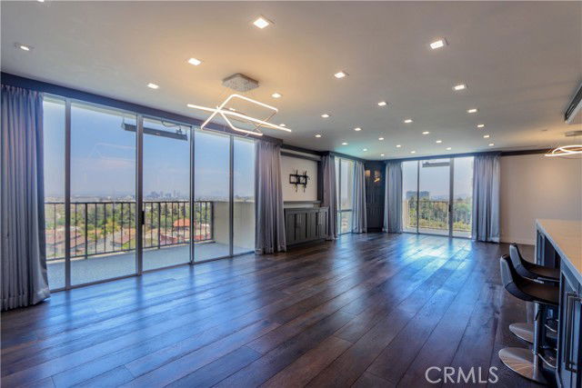 Building Photo - 2160 Century Pk E