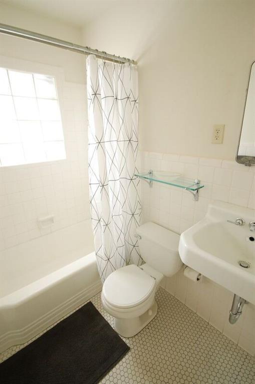 Building Photo - 407 E Annie St