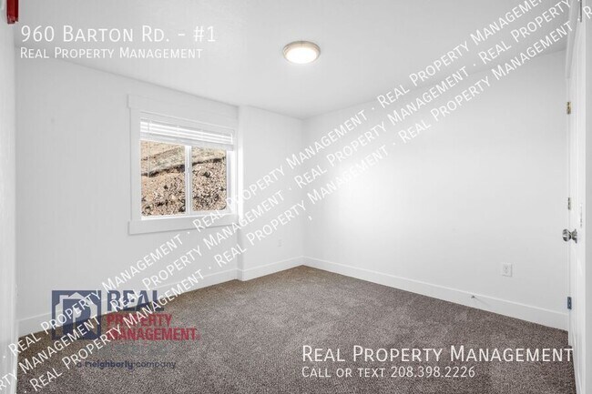 Building Photo - 960 Barton Rd