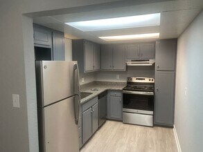 Building Photo - 1409 E Chicago St