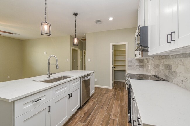 Building Photo - 3701 Chanterway St