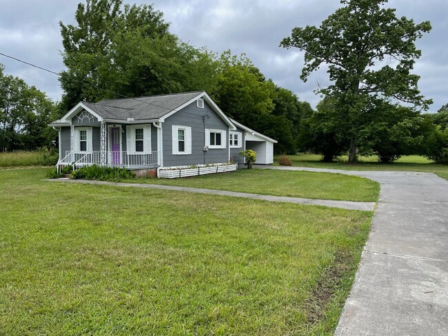 Primary Photo - Cozy 2/1 House in Shannon $1,195