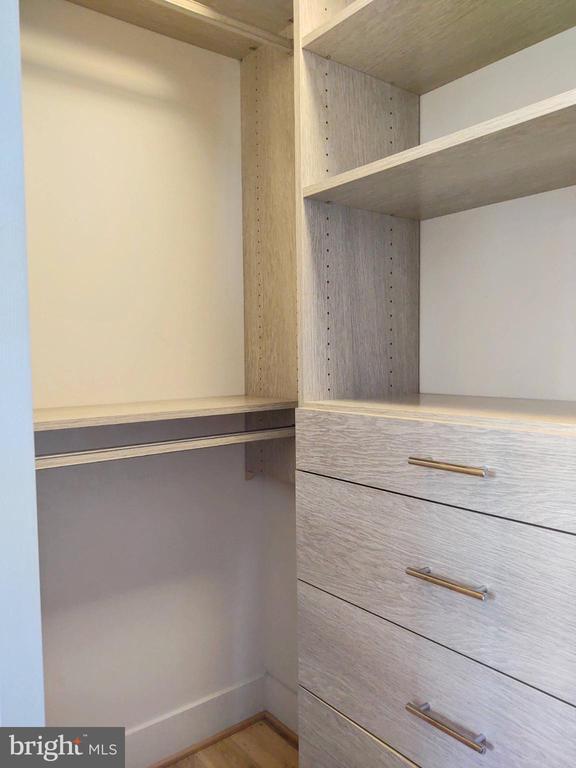 Building Photo - 45 Sutton Square SW