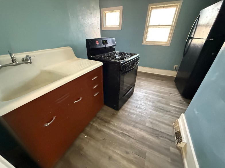 Building Photo - 903 44th St