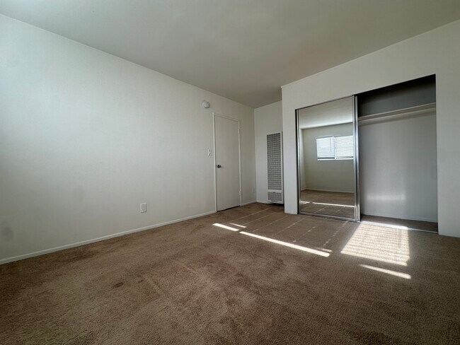 Building Photo - 23 Thornton Ave