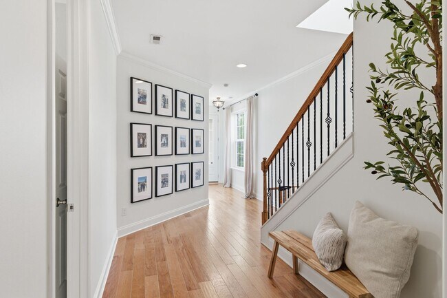 Building Photo - Luxury Executive Living in Sought-After Franklin Community