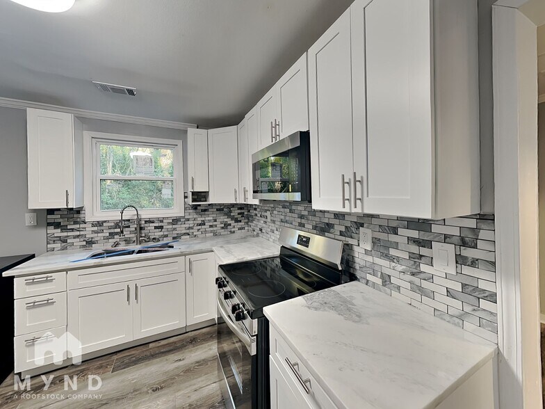 Building Photo - 1290 Elizabeth Ave SW