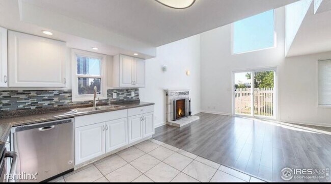 Building Photo - 4 br, 4 bath Townhome - 2814 S Kenton Ct