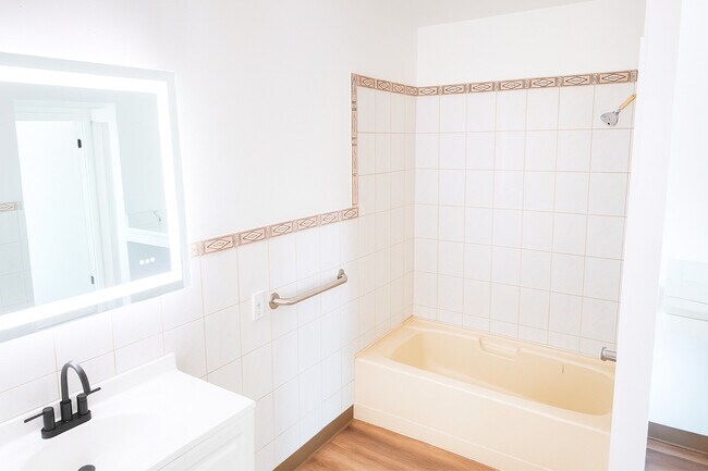 Building Photo - 1317 Fairview Ave