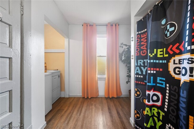 Building Photo - 9519 Preston Ave