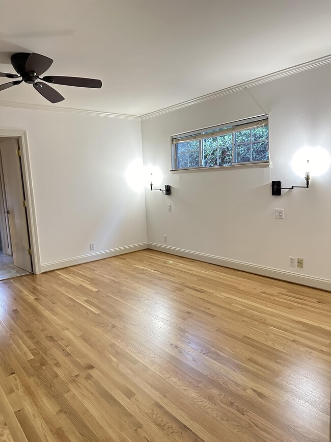 Building Photo - 1069 Cherry Ave