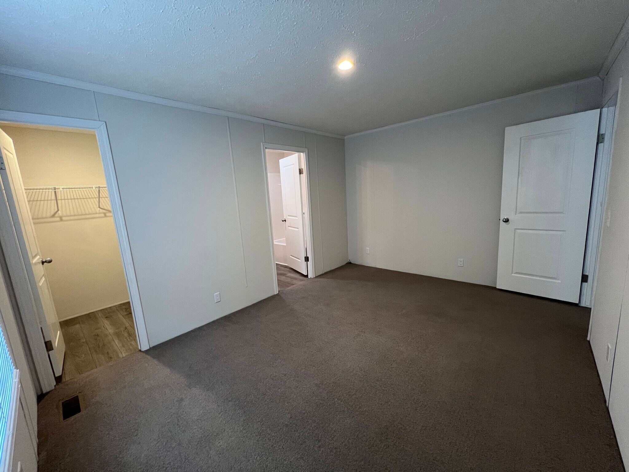 Building Photo - 15962 Villaire Ave