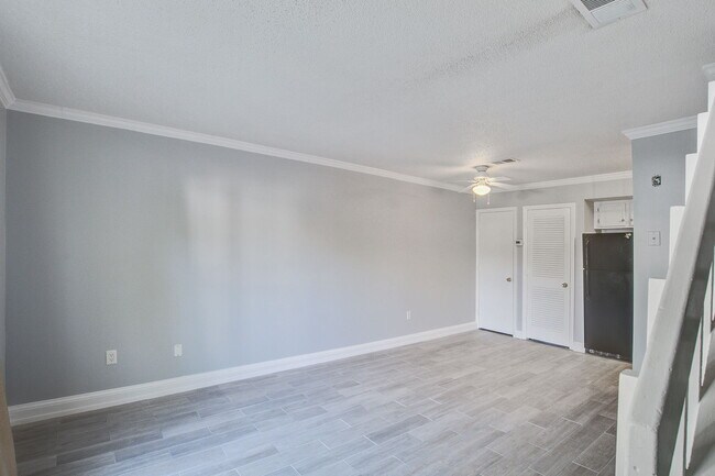 Building Photo - 2494 Etiwan Ave