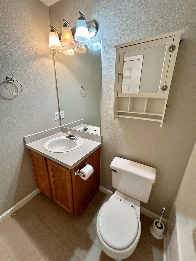 Building Photo - Charming 3bd/2ba in Mayfair Neighborhood!