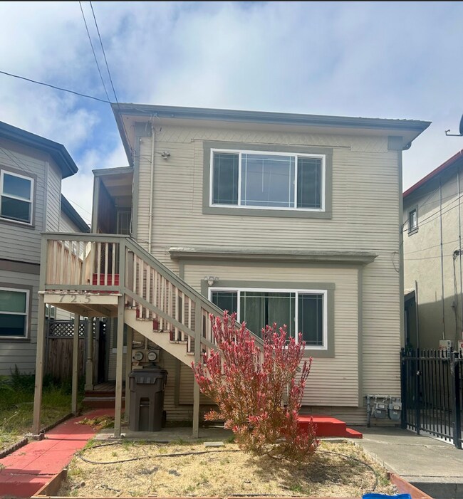 Building Photo - 725 44th St