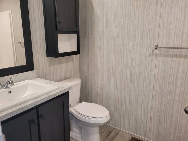 Building Photo - 158 Friendly St