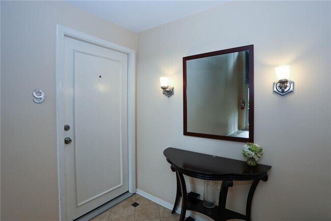 Building Photo - 115 Biscayne Dr NW