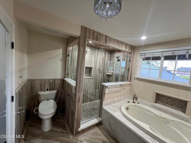 Building Photo - 334 W Avenida De Las Flores