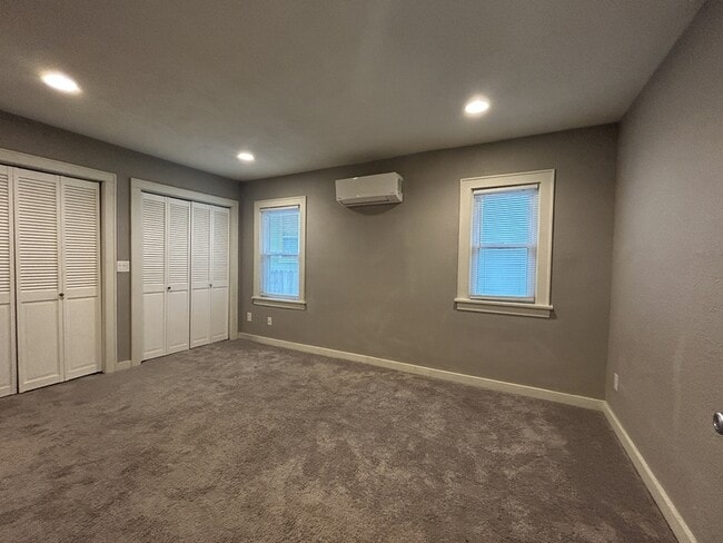 Building Photo - 833 E 21st Ave