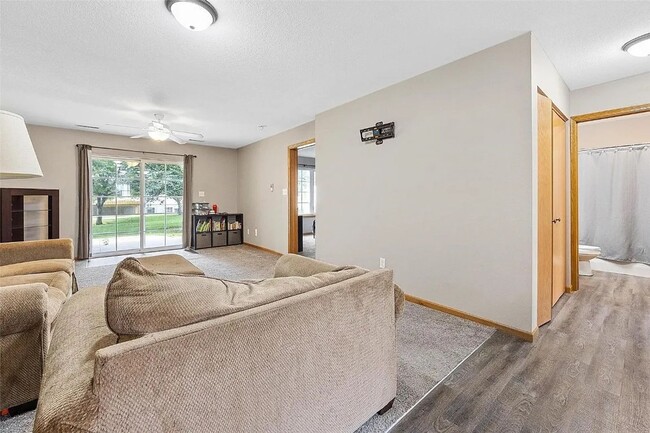 Building Photo - 2 Bed 2 Bath Condo for Rent in Marion!