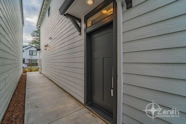 Building Photo - 16304 NE 21st St