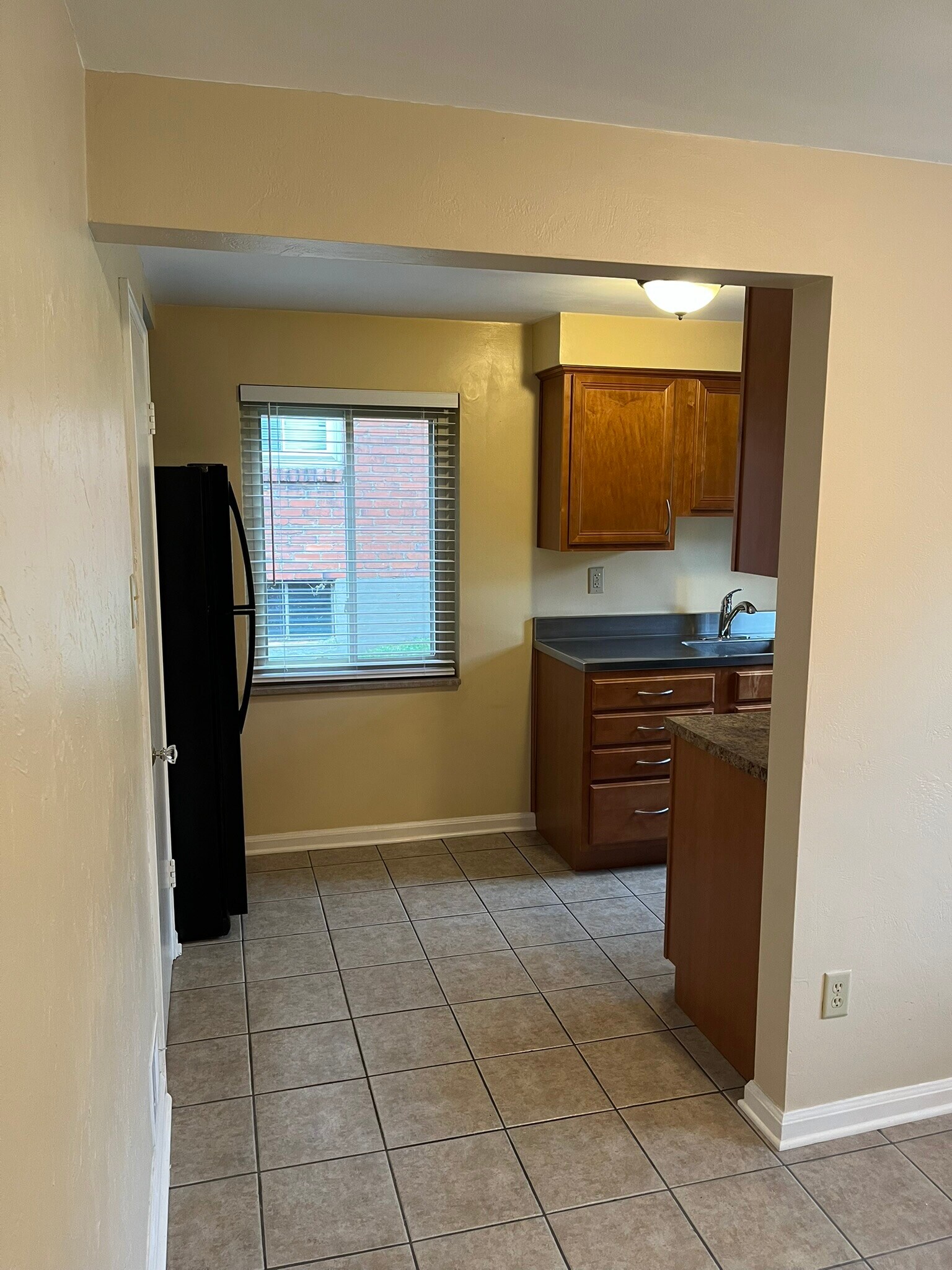 Building Photo - 709 Vallevista Ave