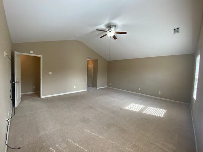 Building Photo - 118 Broomsedge Ln