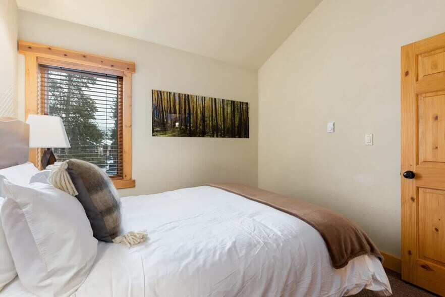 Building Photo - 500-504 4 O'Clock Rd