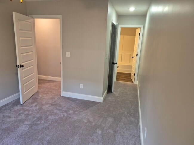 Building Photo - 2277 Pund Ave